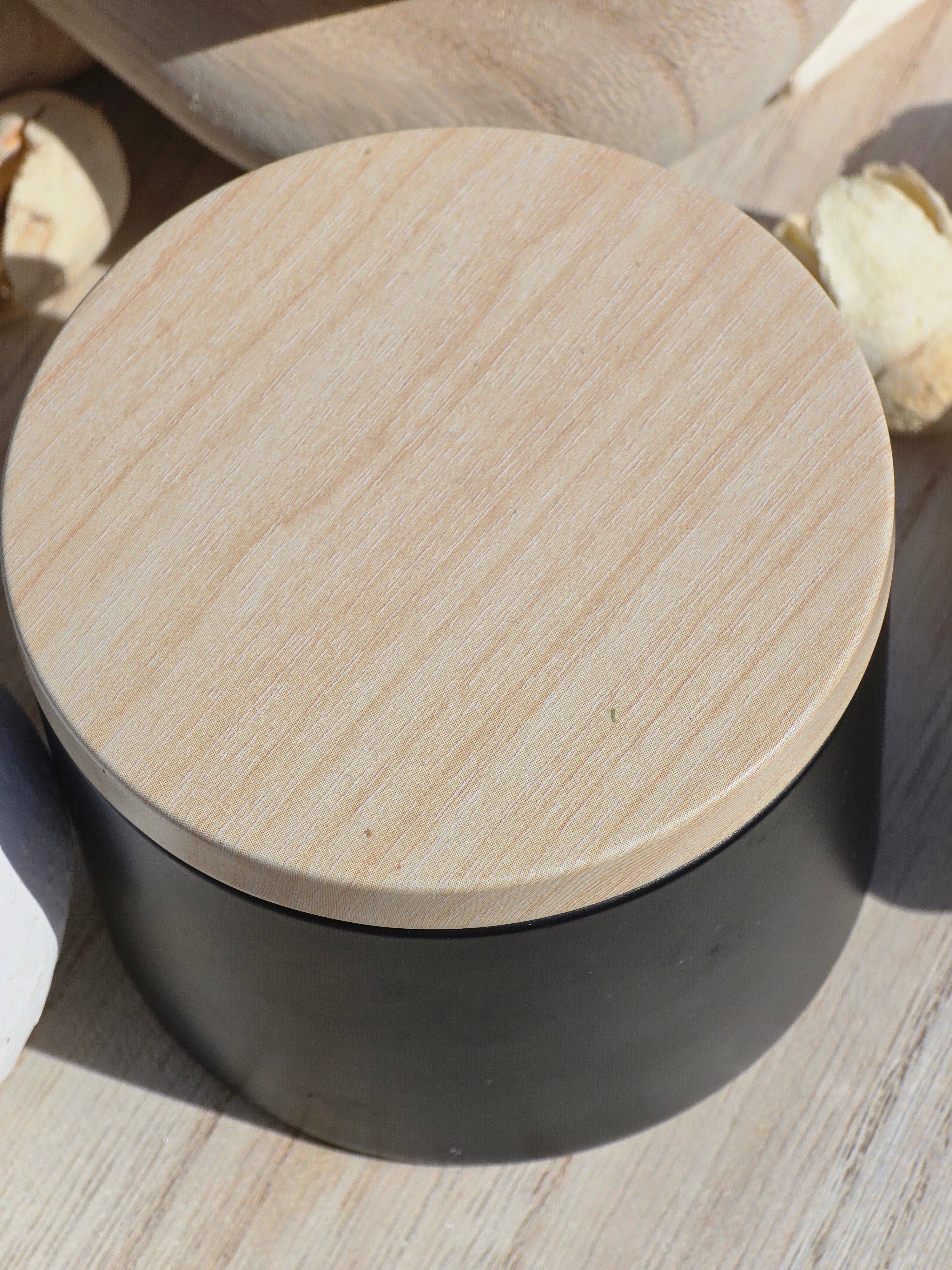 Natural wooden lid for hibiscus candle