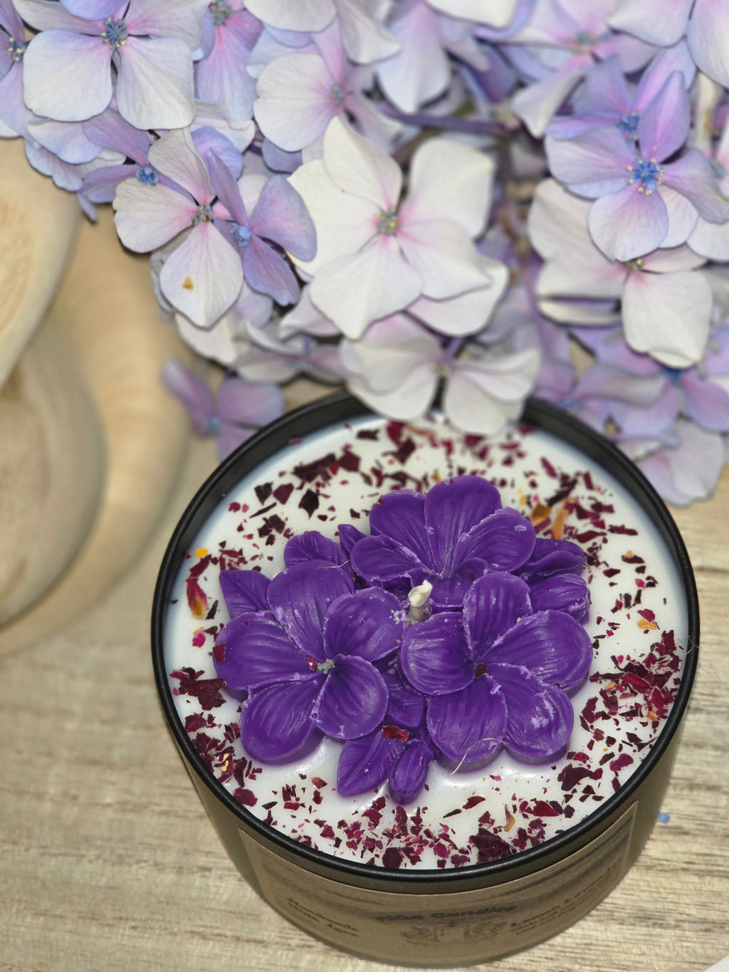 Botanical Flower Candle full product shot