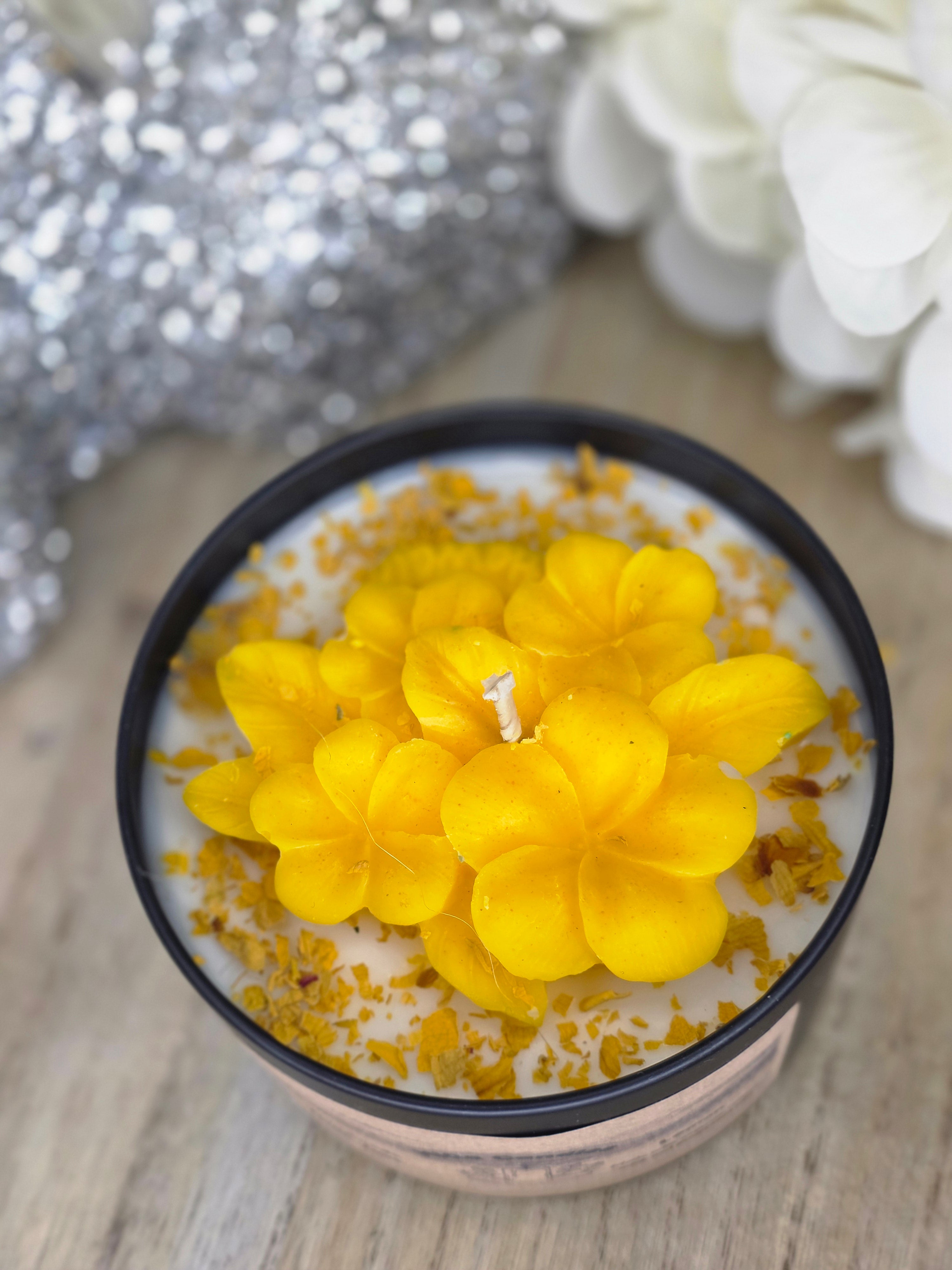 MiGa Candles lemon botanical candle - angled view