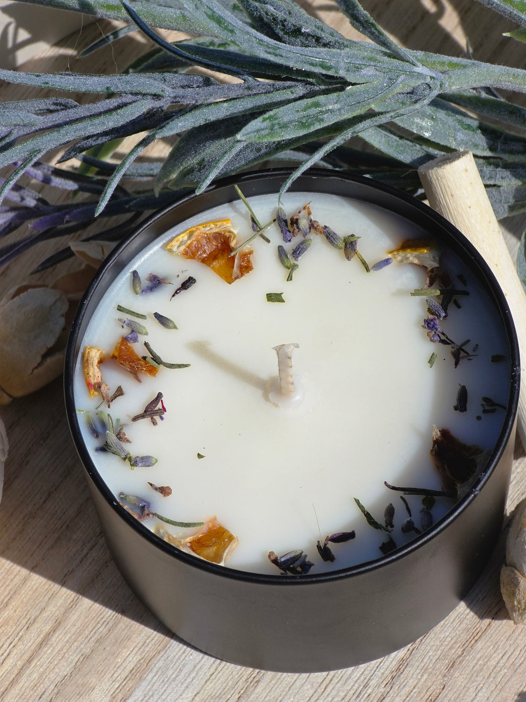 Lemon & Lavender Botanical Scented Candle  Matte Black Tin