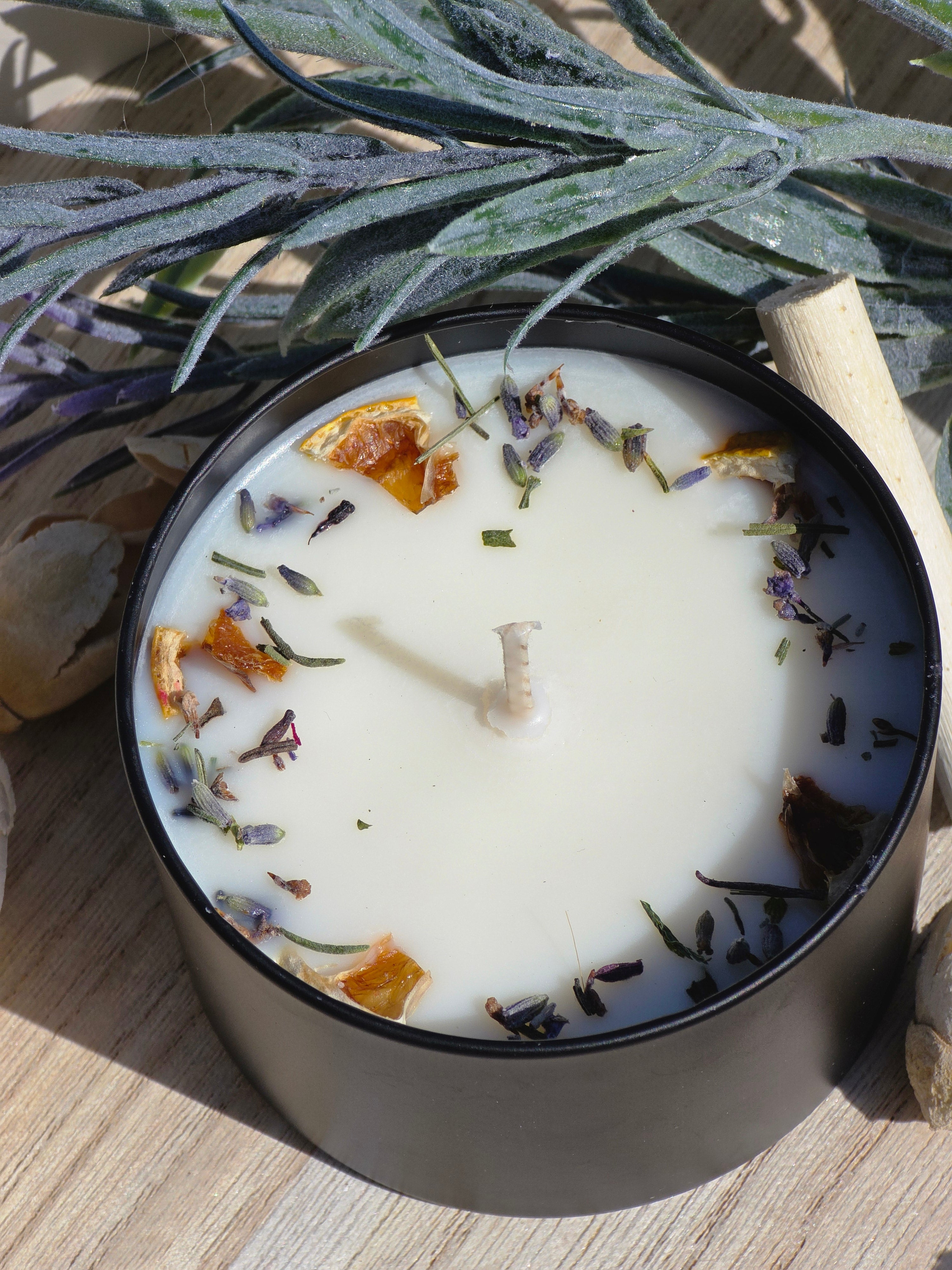 Lemon & Lavender Botanical Scented Candle  Matte Black Tin